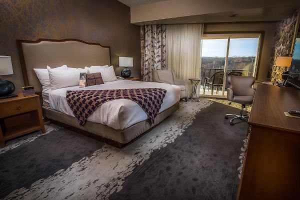 Marina & Spa Lodge Of Four Seasons Golf Resort (Village of Four Seasons)